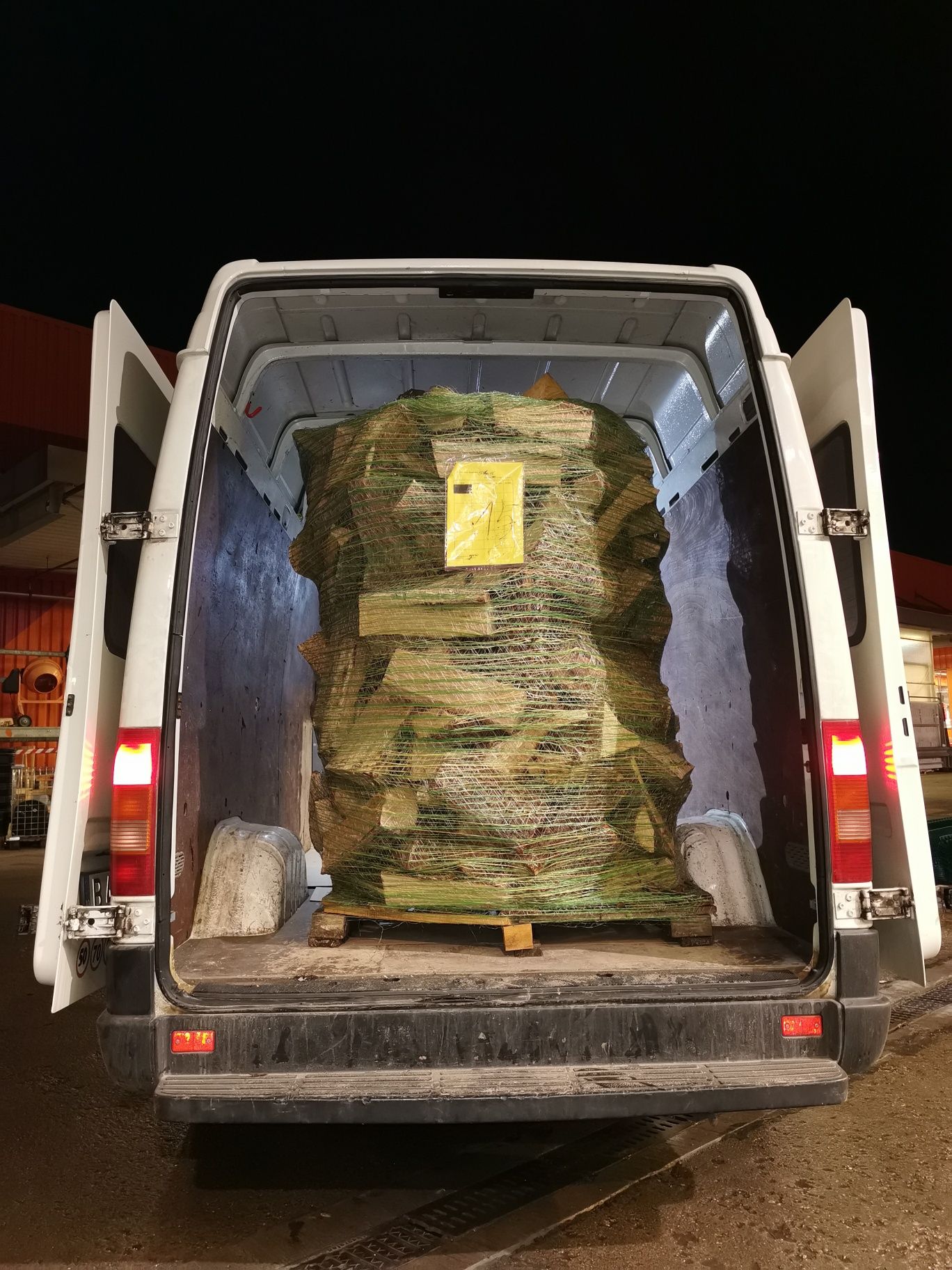 Transport moloz marfa moluz gunoi debarasare deseuri mobila veche lemn