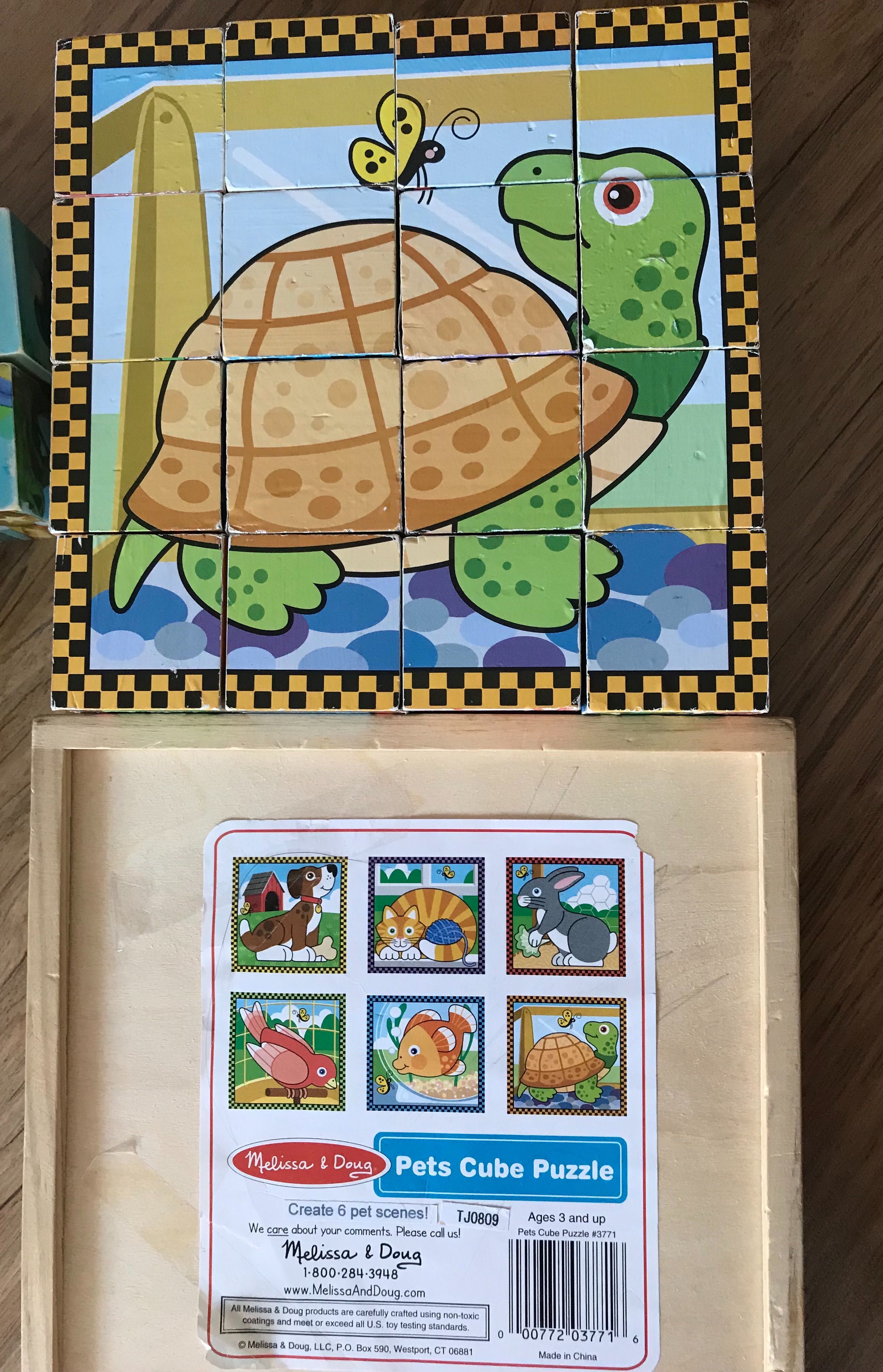 Puzzle cuburi de lemn , dinozaur roz și alte jucarii