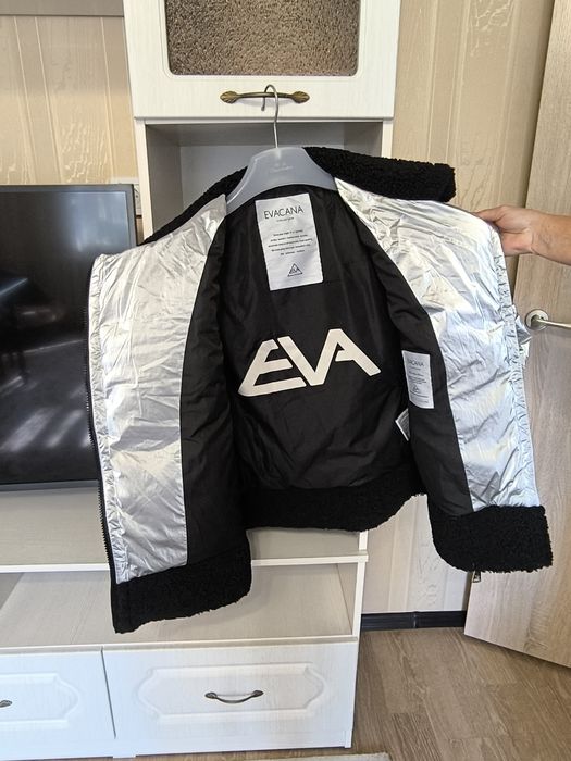 Продам куртку женскую