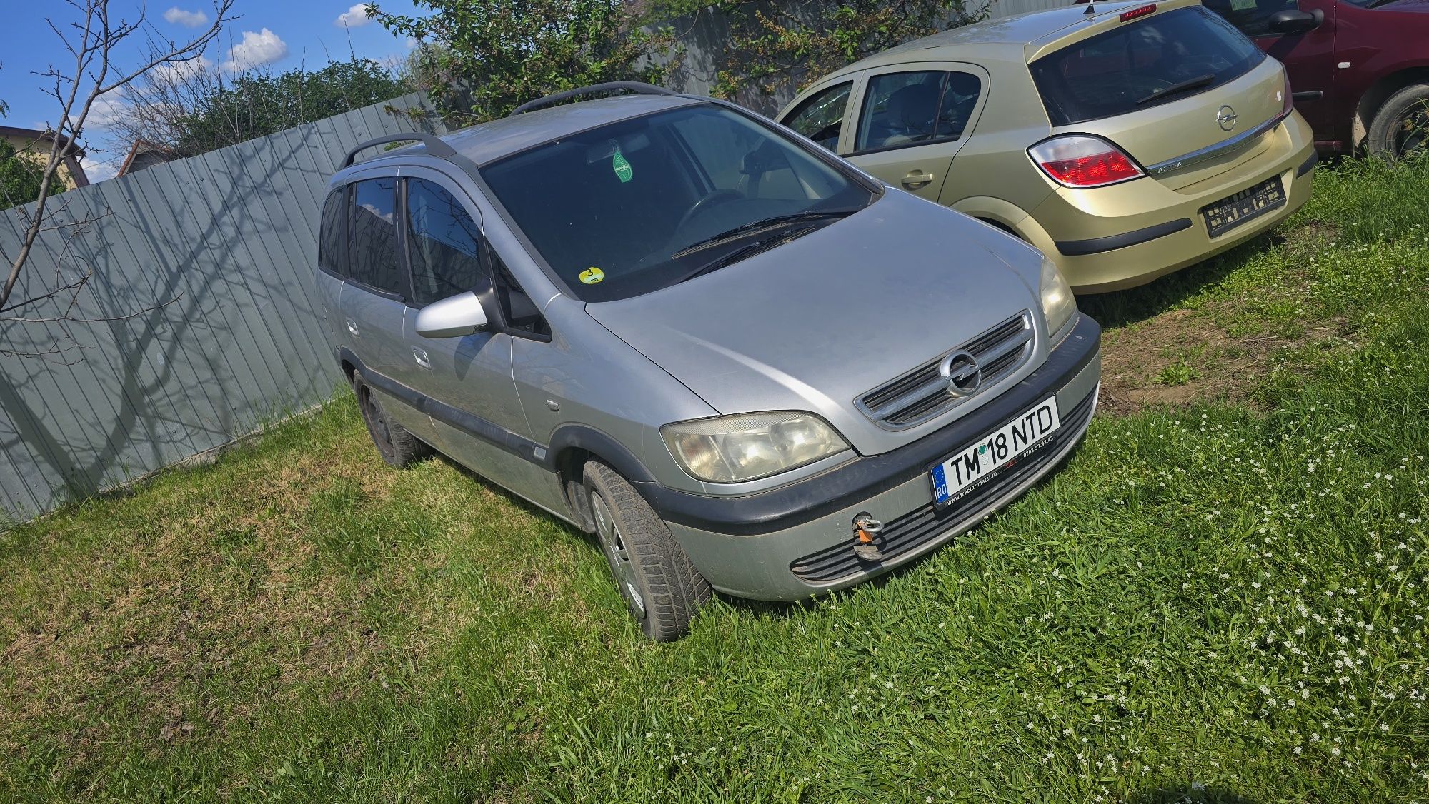 Dezmembrez Opel Zafira A 2.0 cdti 2004