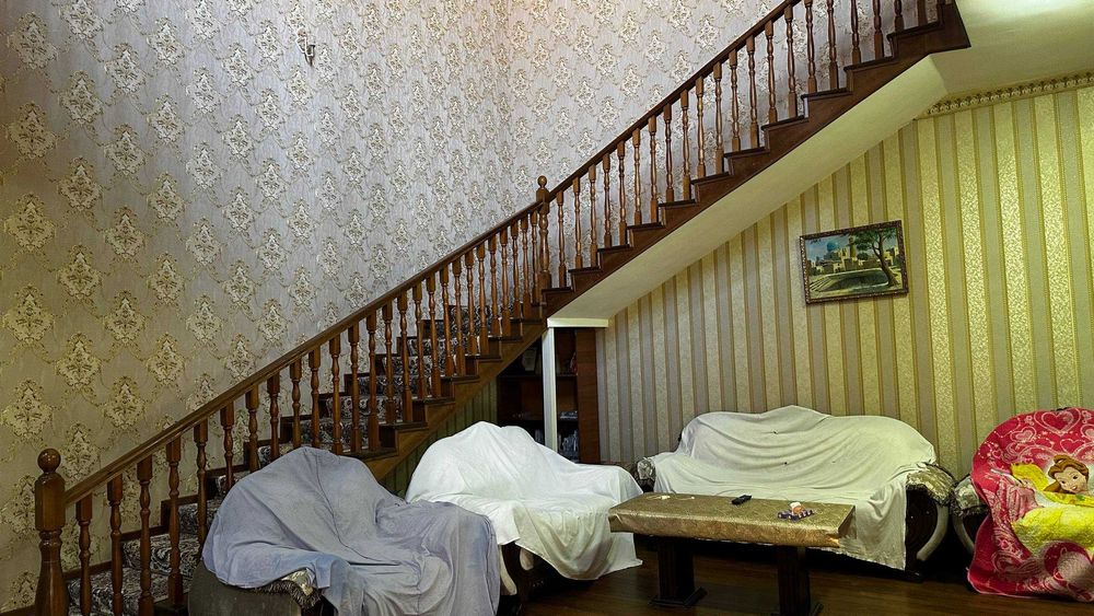 2 этажли 2 сотихдан иборат коттедж сотилади Карвон бозор