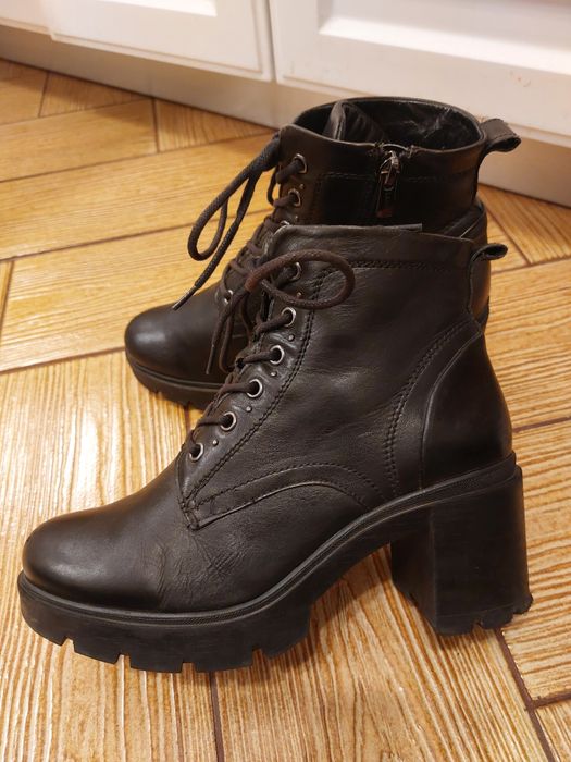 Ghete Quechua mărime 37. Piele naturala.