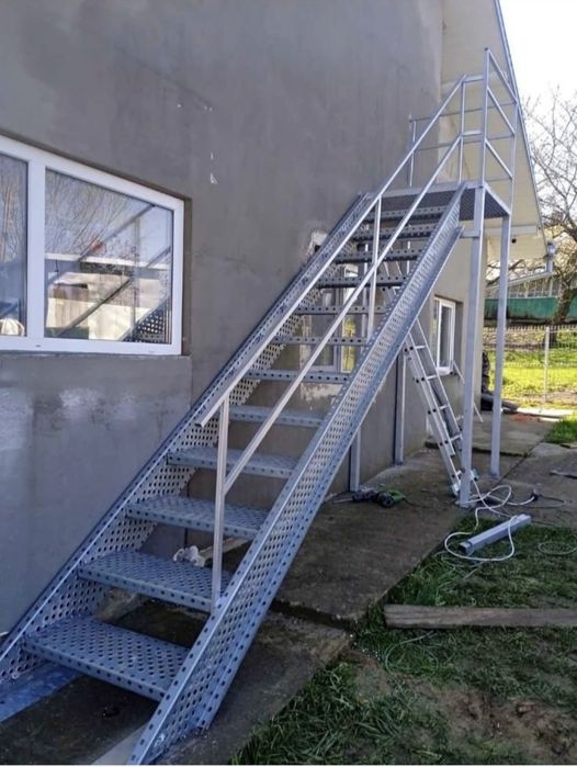 Scara zincata galvanizata la comandă oriunde în tara oferim și montaj.