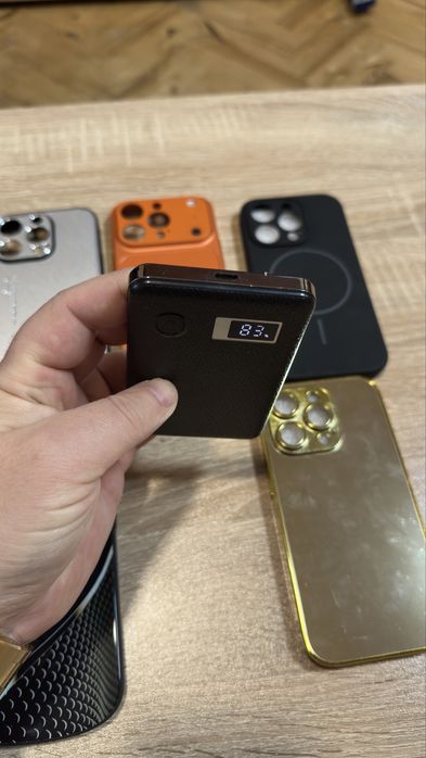 Лот от батерия и 5 кейса за iphone 14 pro