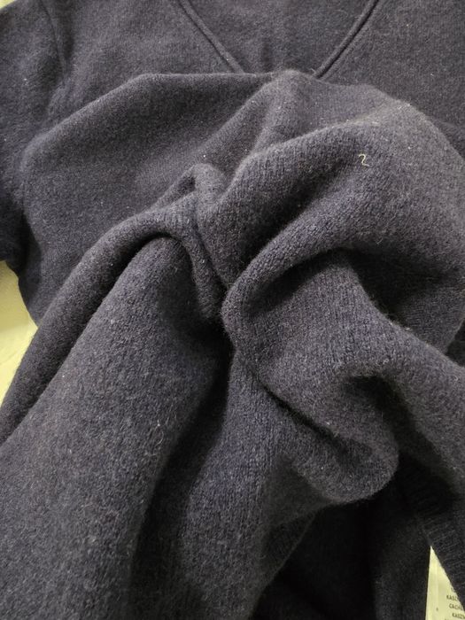 Pulover din casmir maleta din casmir