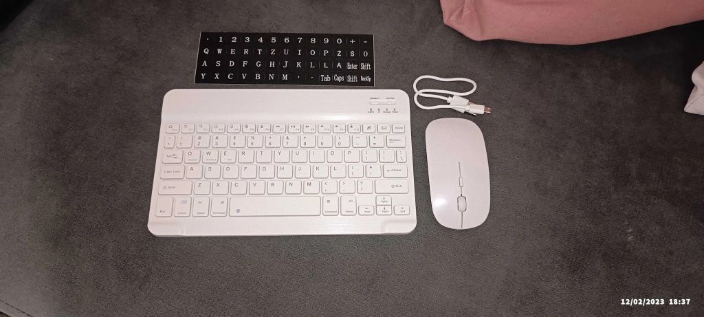 Tastatura și mouse pt tabletă