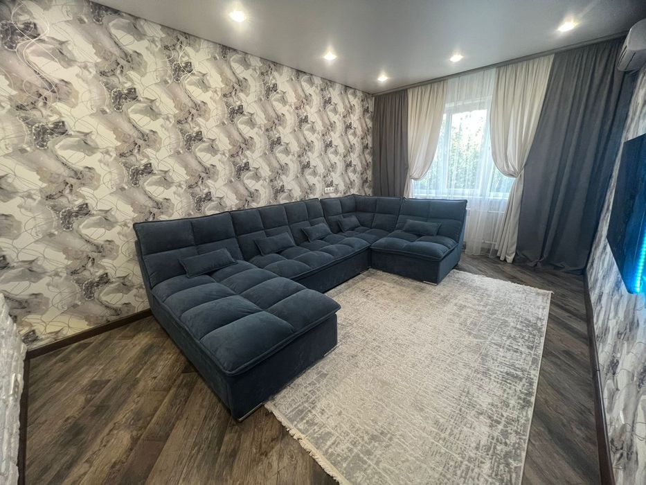 Продам диван Большой