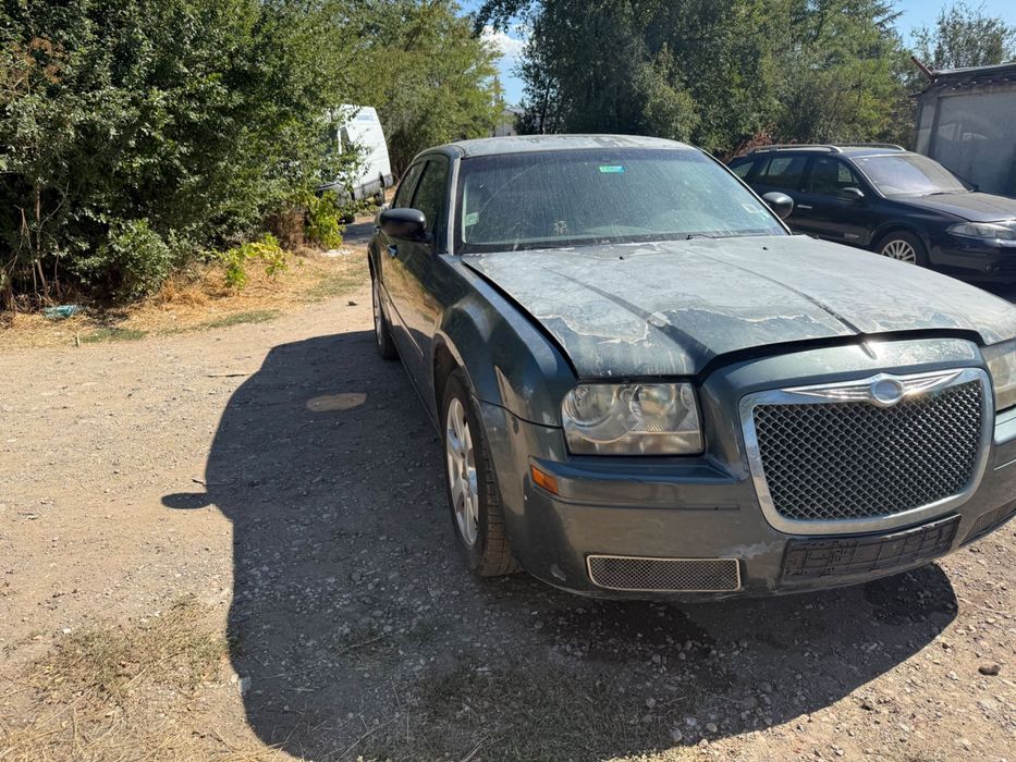На части Chrysler 300c 2.7 auto 2006 година