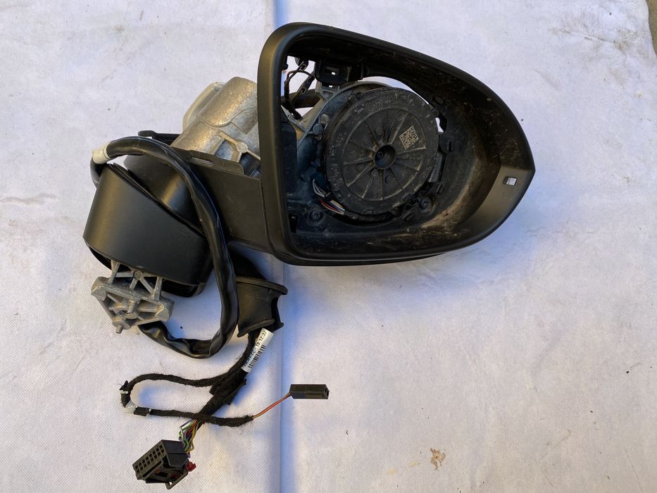 Corp oglinda dreapta passat b8 arteon stanga