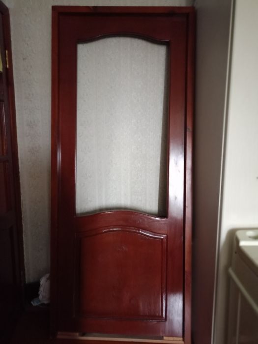 Продаю дверь деревянную