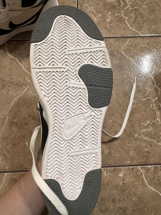 Adidasi tip gheata Nike
