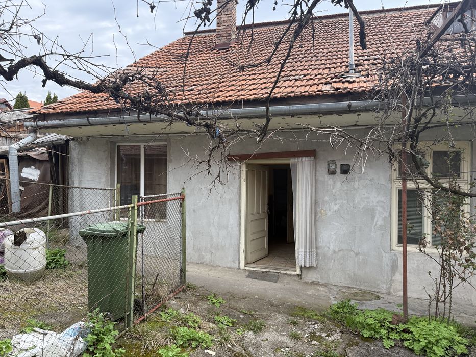 Vand casa in Reghin la curte comuna la pret de apartament in Reghin