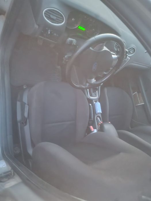 Vând Ford Focus 1.6 plus GPL