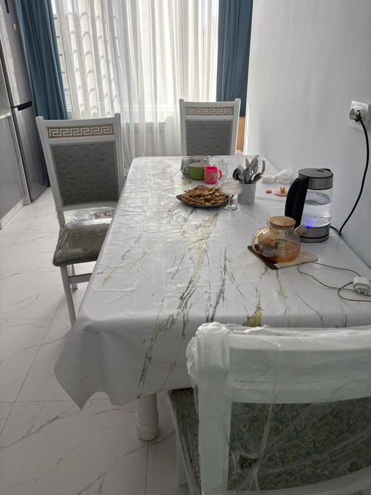 Продается кухонный стол и стуля