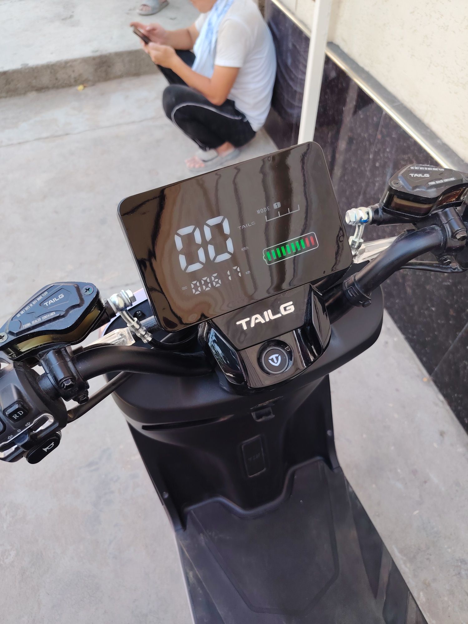 Sukuter tesla elektr yanggi