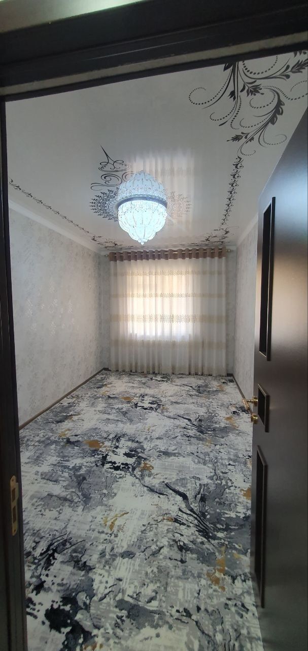 3 xonali 60m² 1-qavat, katta yer maydoni ham bor.
7 qavatli yangi, LIF