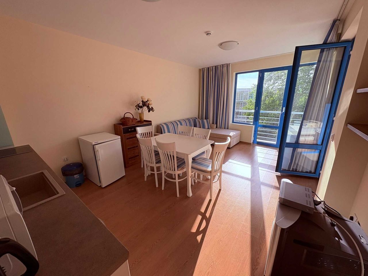 Продава се Двустаен апартамент в к.к. Слънчев бряг - 72 кв.м за 1195 €/кв.м - Снимка #1