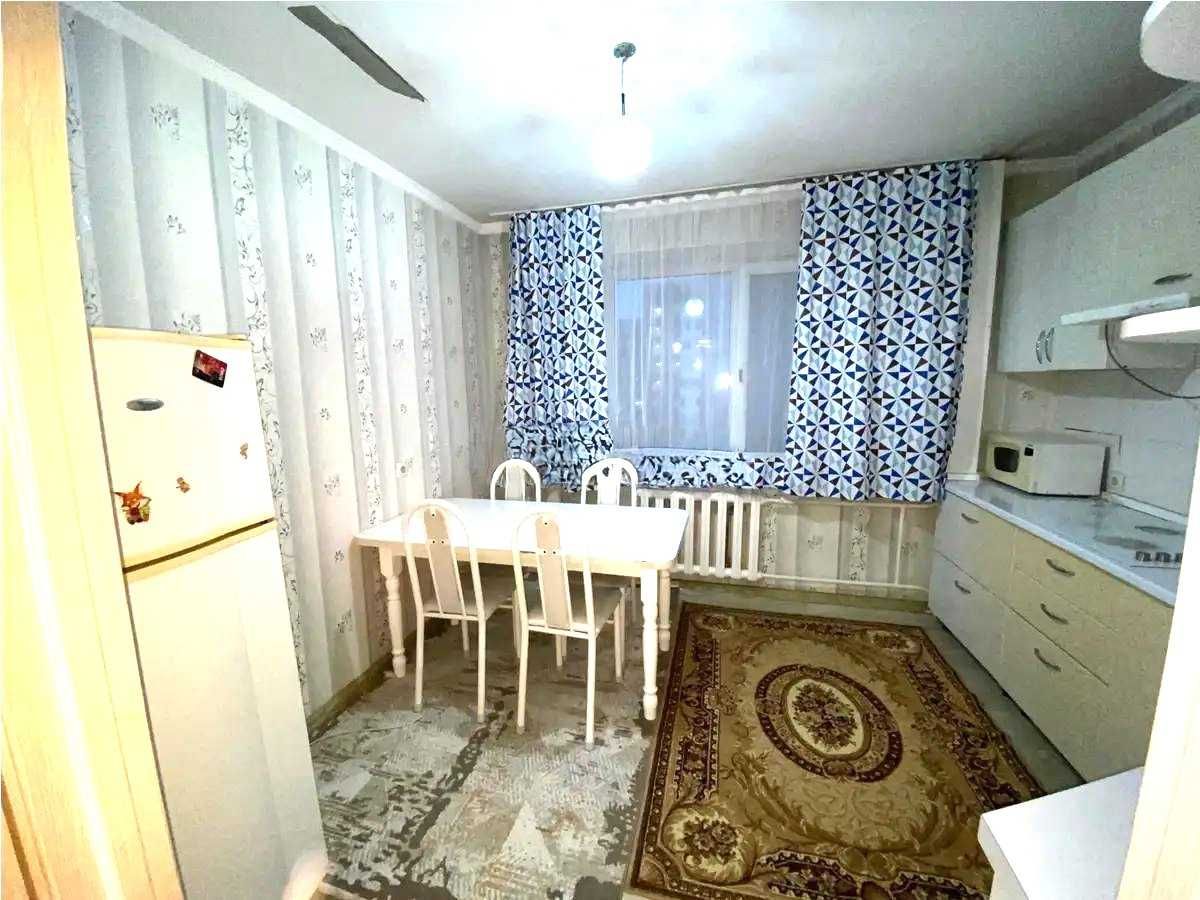2-ком 65 кв.м ул. Азербаева Дом кирпичный Распашонка Лифта нет