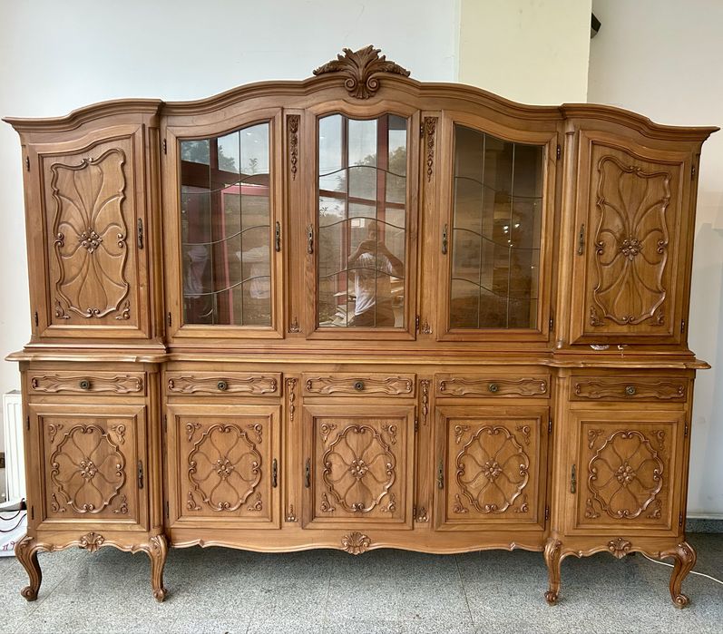 Vitrina/ biblioteca din lemn masiv de nuc