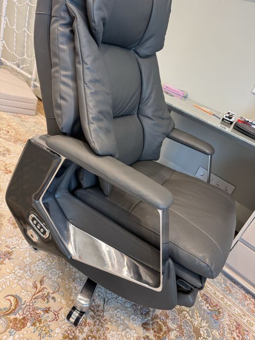 Продам кожаное кресло руководителя