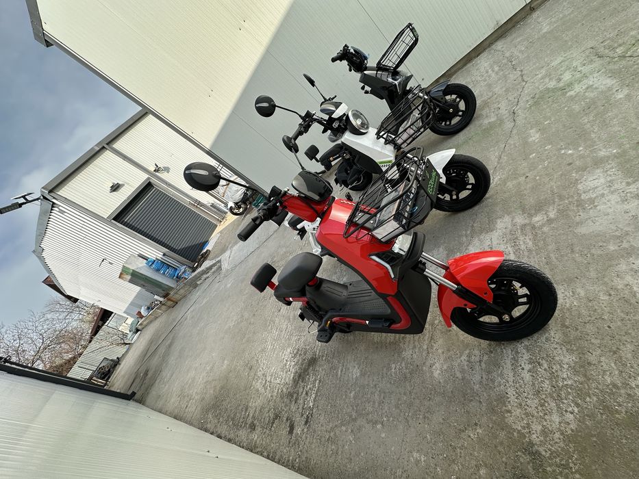 scuter electric model cu cartelă 2025