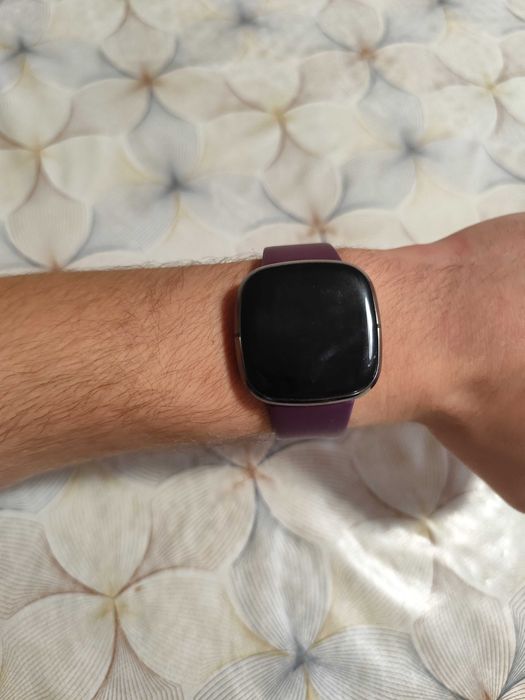 Fitbit Versa 3 лилав без зарядно