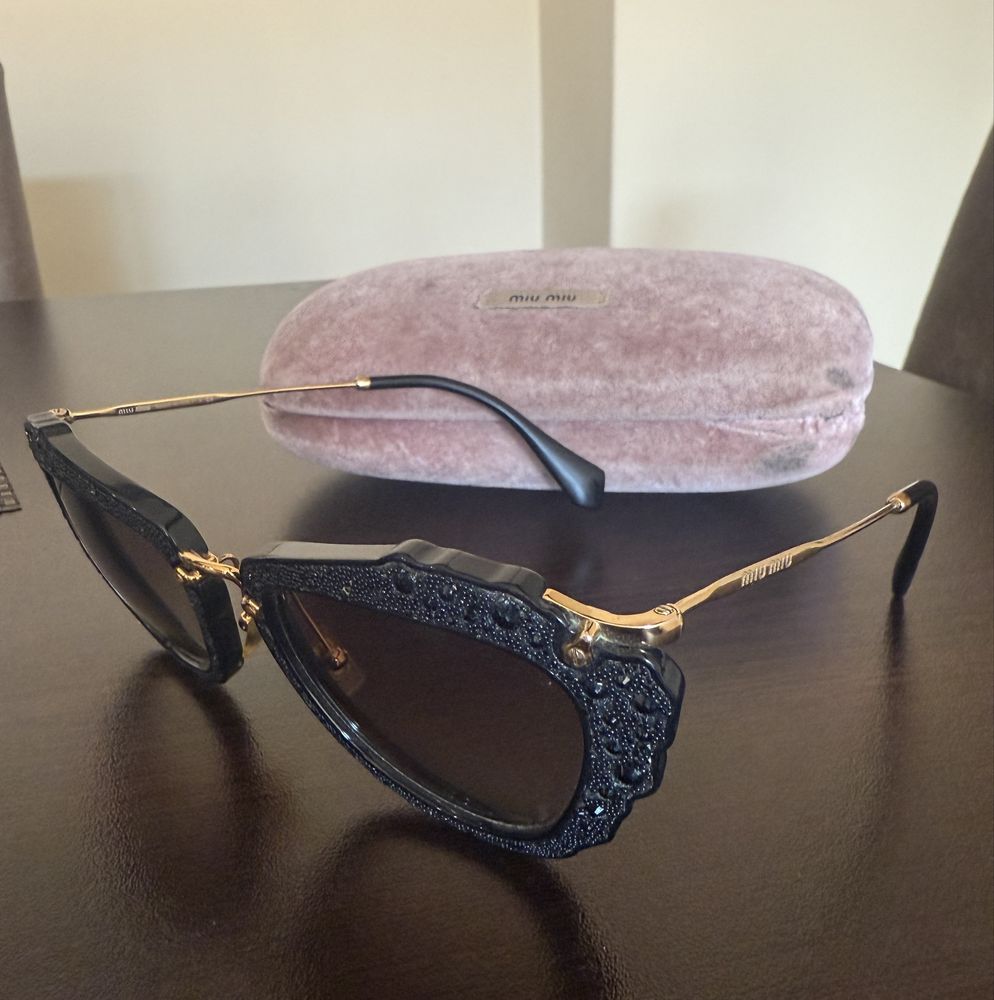 Слънчеви очила на Jimmy Choo, Bulgari, Givenchy, Miu miu!