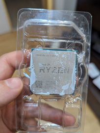 Перфектен процесор Ryzen 3 2200g. Свален поради ъбгрейд