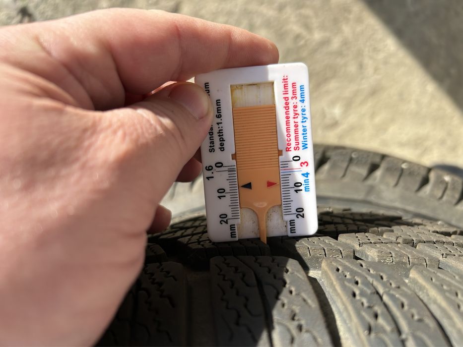 Jenti tabla cu 4 anvelope de iarna 195/65/15 Dunlop Winter Response2