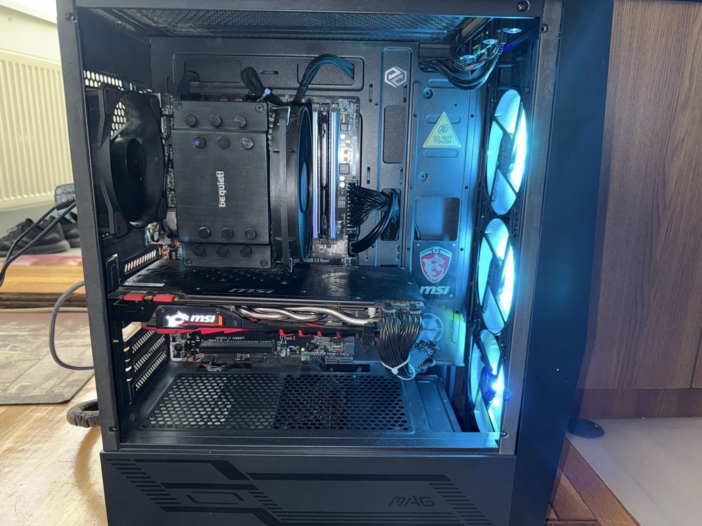 Pc intel i5 6600k, 16gb ram ddr3 , Nvidia GTX 1070 8gb, ssd nvme 500gb