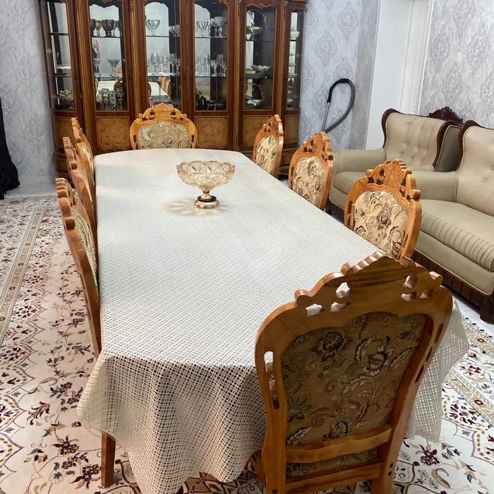 Диван стол и стулья