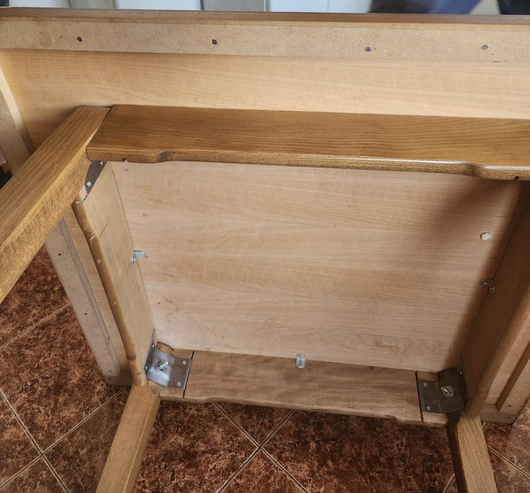 Продавам квадратни дървени маси - 10 броя