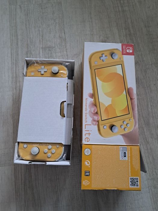 Игровая приставка Nintendo switch lite