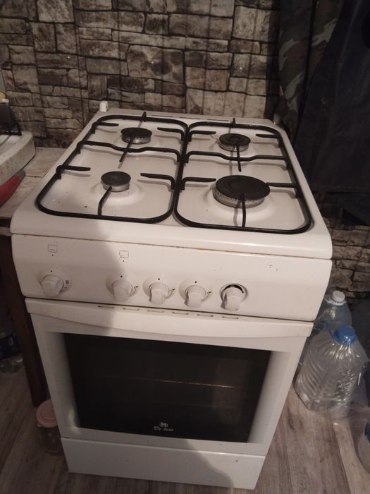 Продам газовую плиту 15000