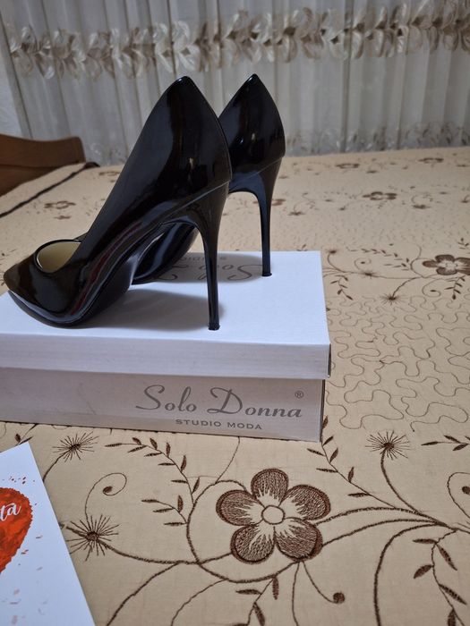 Vând pantofi nr 40 si adidasi tip șoseta
Liu- Jo nr. 40 :120