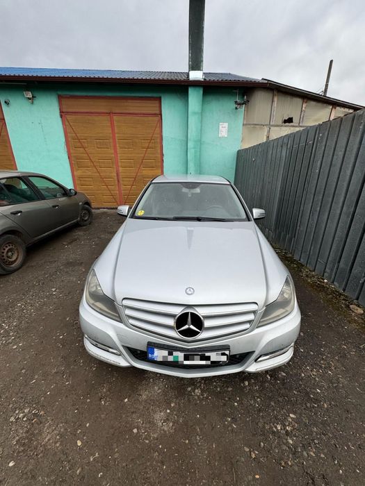 Vând Mercedes-Benz C