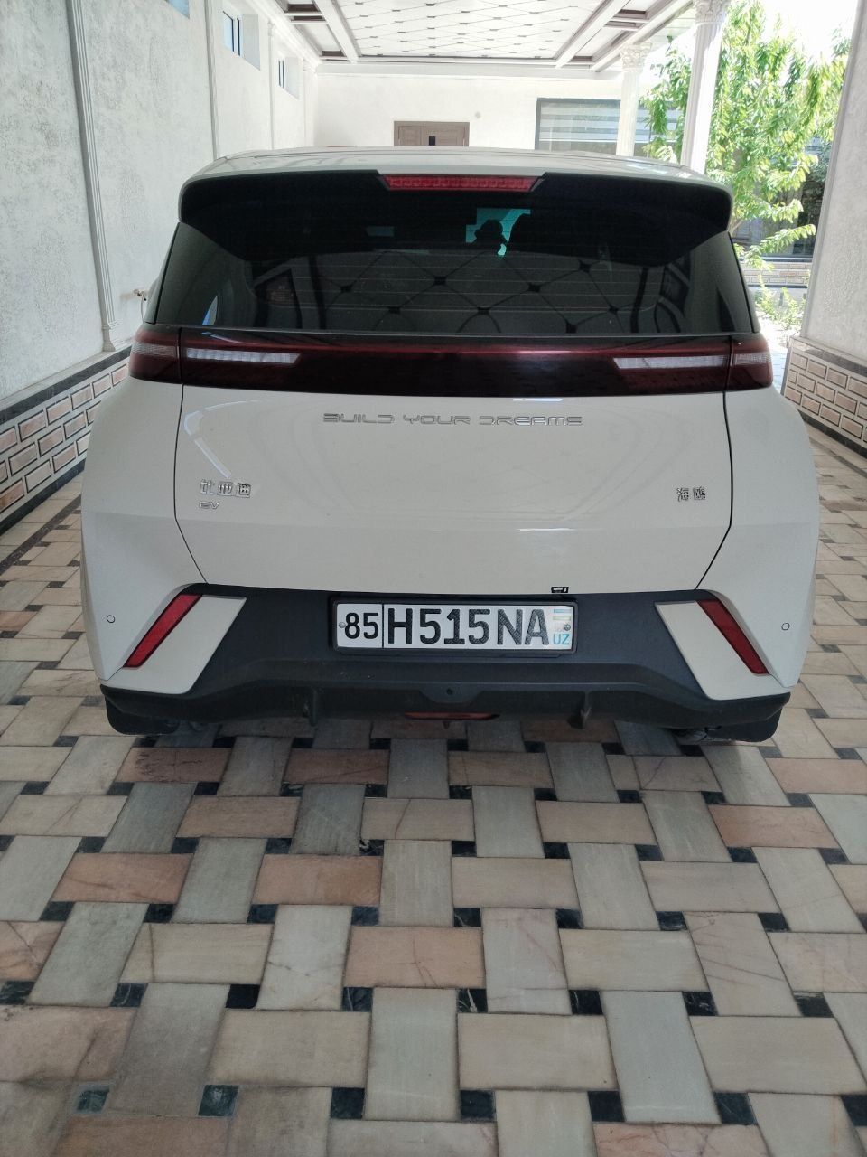 Автомобиль  марки BYD