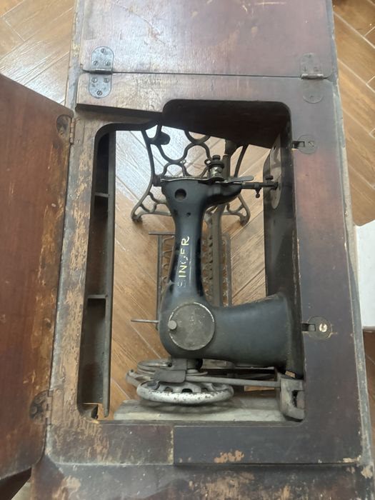 Masina de cusut Singer