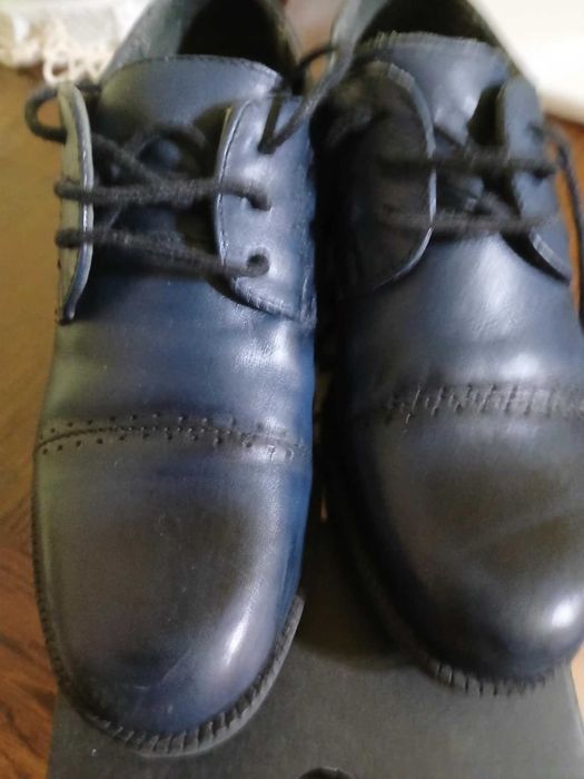 vând pantofi bleumarin pentru băiat
