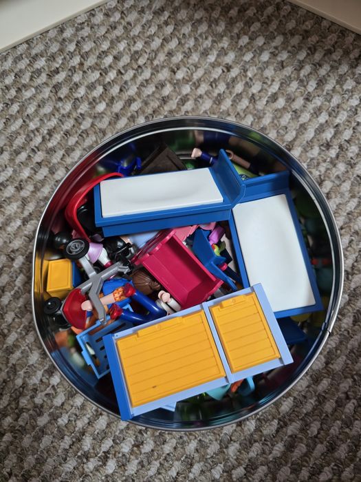 Casuta cu multe accesorii