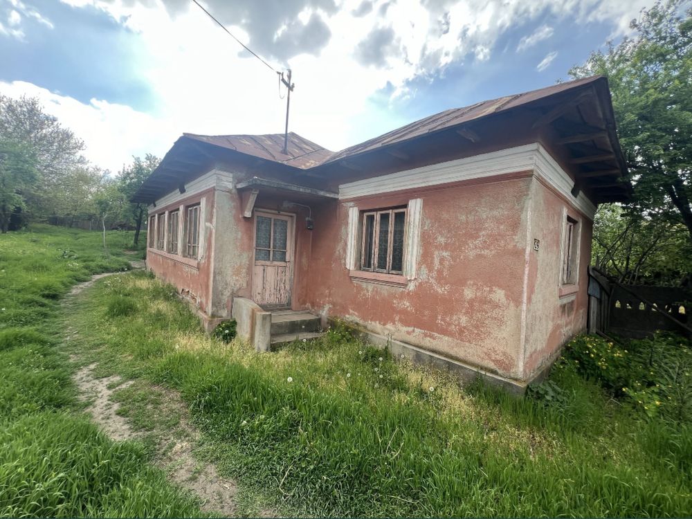 Casa cu teren generos in centrul comunei Ghercesti