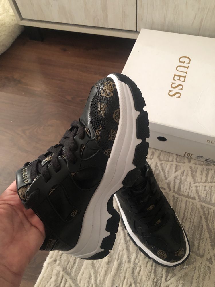 Оригинални дамски обувки GUESS 41 номер