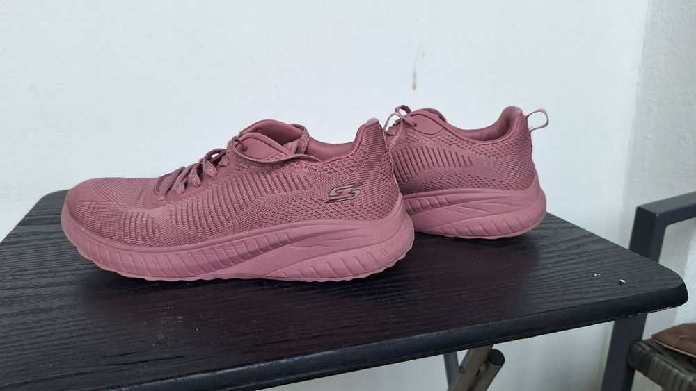 Продавам маратонки Скетчърс