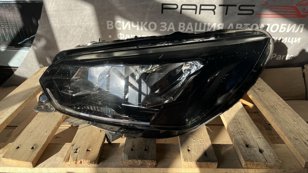2 броя десен и 1 брой ляв фар Peugeot 208 2 2019-