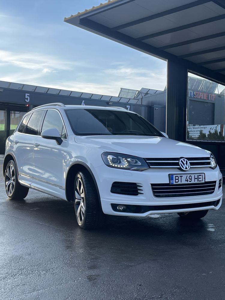 VW Touareg 7P R-line 3.0 4x4 2012  *Panoramic bi-xenon Full LED Perlat