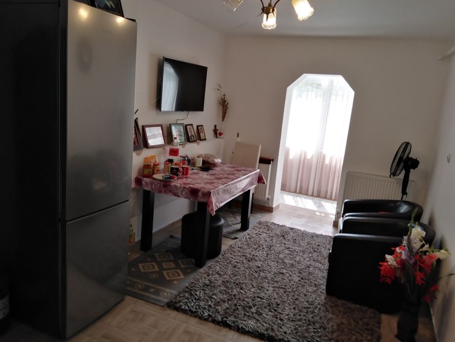 Vând ap.3 cam.+living D-va Nord