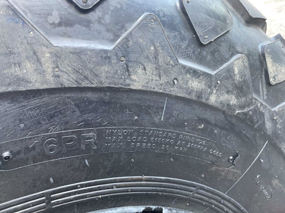 23.1-26 Anvelope noi de cilindru compactor cu 16pliuri camera si guler