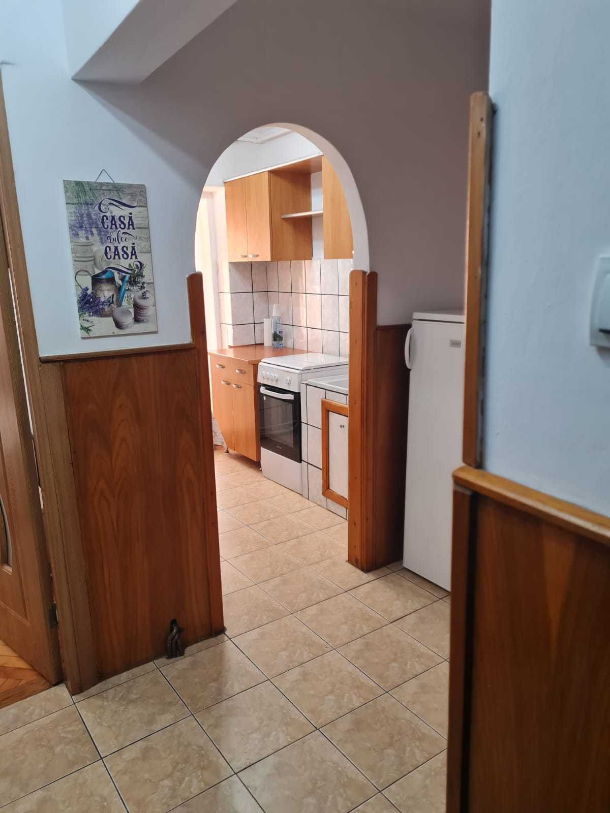 Închiriez garsonieră