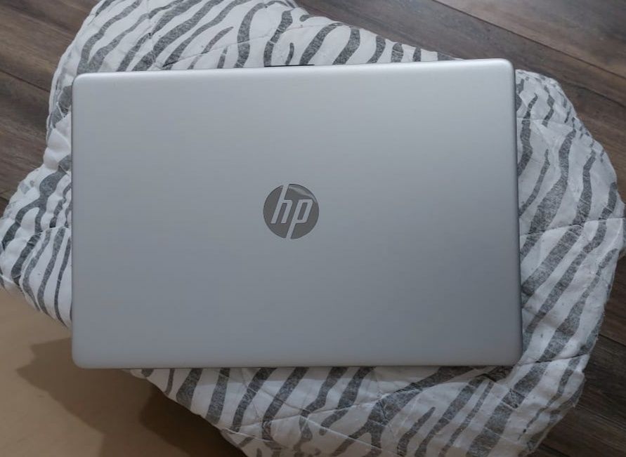 HP/Laptop - 15-dw2038ur/Core i3/10gen/4Гб/1Тб/серебристый/Мышка/Сумка