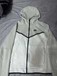 Vând Nike Tech (Alb)